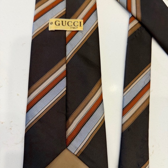 Vintage 1970s Gucci Silk Necktie Brown Striped
Made in Italy. Designer tie - Picture 1 of 5
